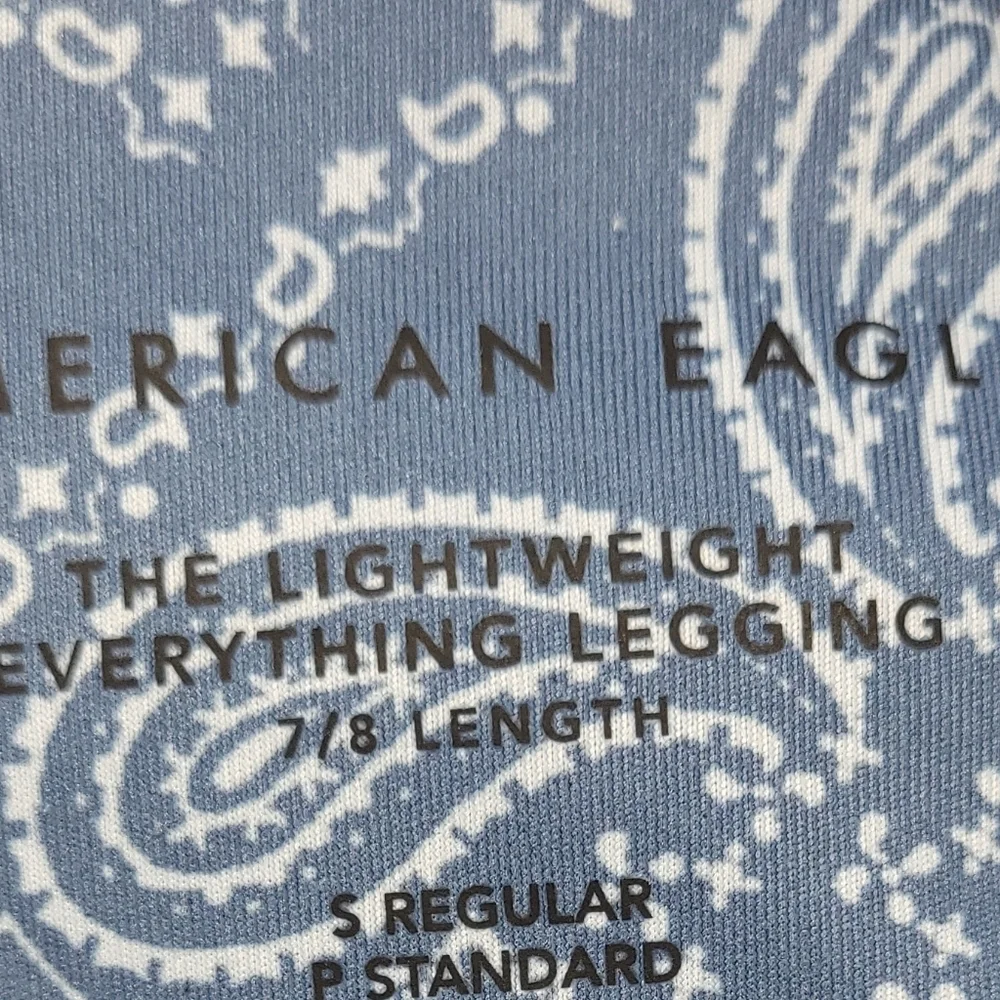American Eagle Blue Bandana Everything Leggings  Size Small‎